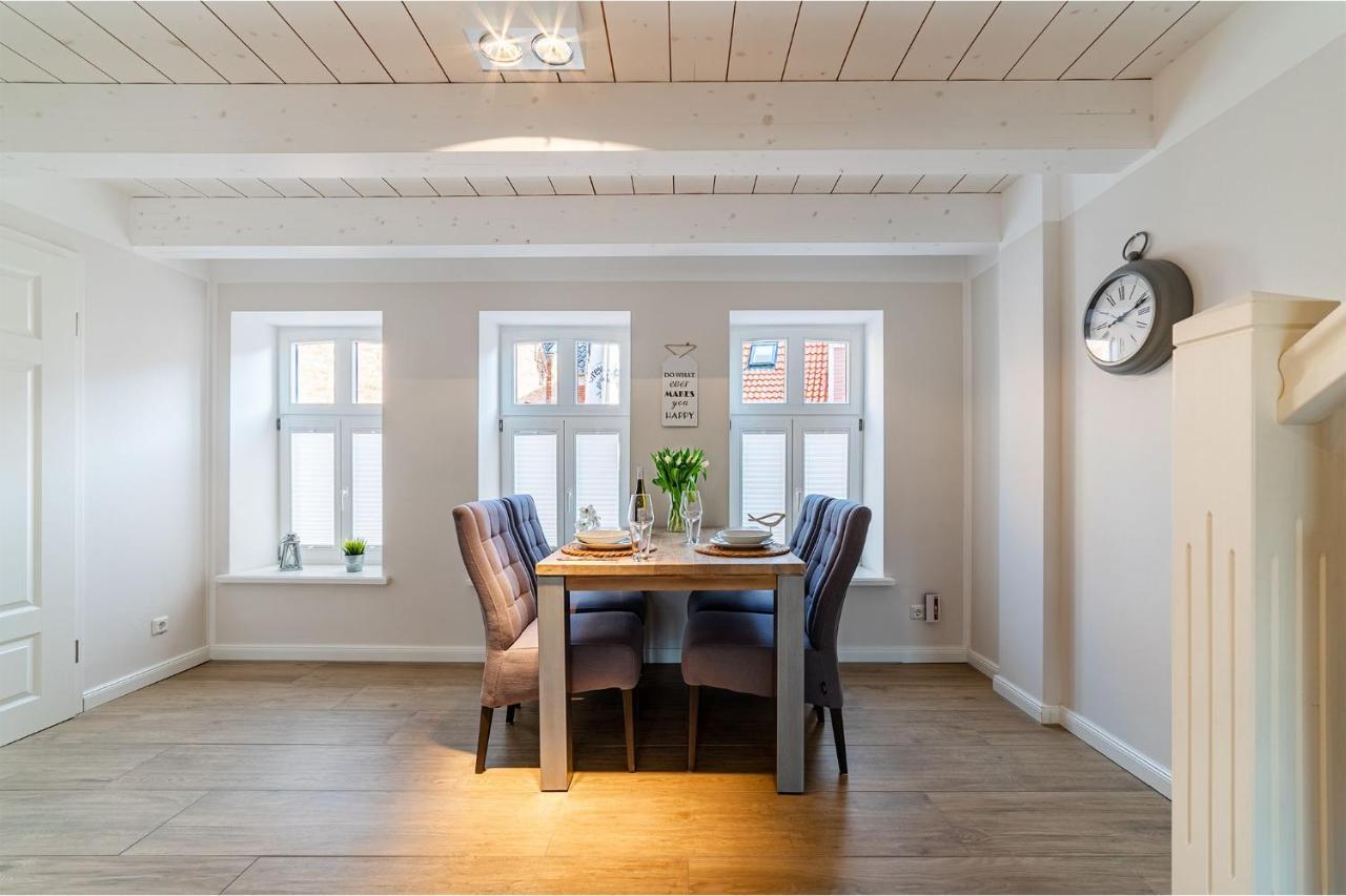 Villa Haus Am Siel 01, Zentral Mit Eigenem Steg Greetsiel Esterno foto