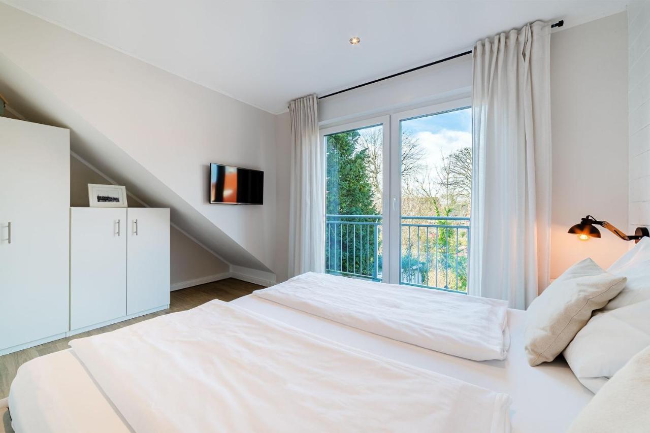 Villa Haus Am Siel 01, Zentral Mit Eigenem Steg Greetsiel Esterno foto