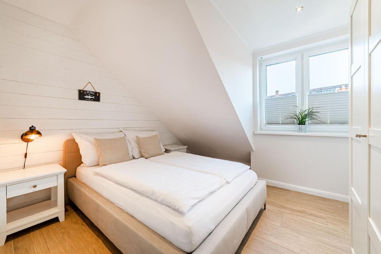 Villa Haus Am Siel 01, Zentral Mit Eigenem Steg Greetsiel Esterno foto